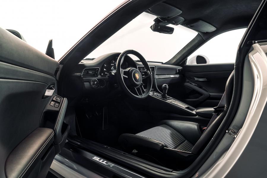 Интерьер Porsche 911 R 2016 года  (фото 42 из 50)